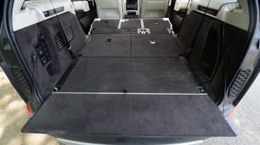Land Rover Discovery TD6 - boot seats down