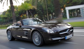 Mercedes SLS AMG Roadster panning