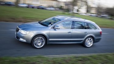 Skoda Superb Estate 4x4 front