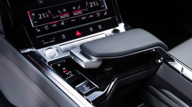 Audi e-tron - controls