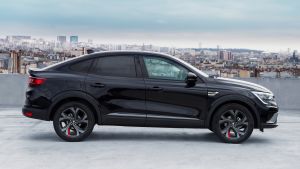 Renault Arkana - side static black