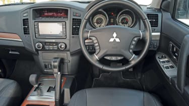 Mitsubishi Shogun Black Edition interior