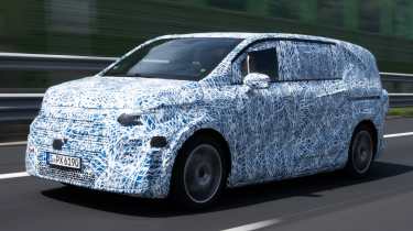 Mercedes VLE - dynamic front angled