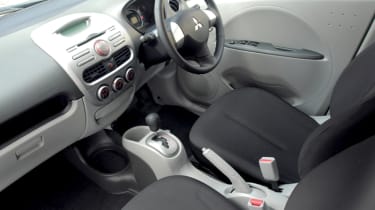 Mitsubishi i interior