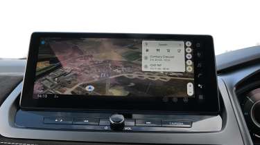 Nissan Qashqai - infotainment screen