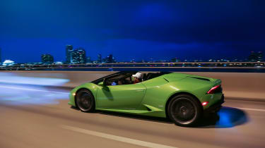 Lamborghini Huracan Spyder - night