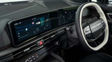 Kia Sportage - screens