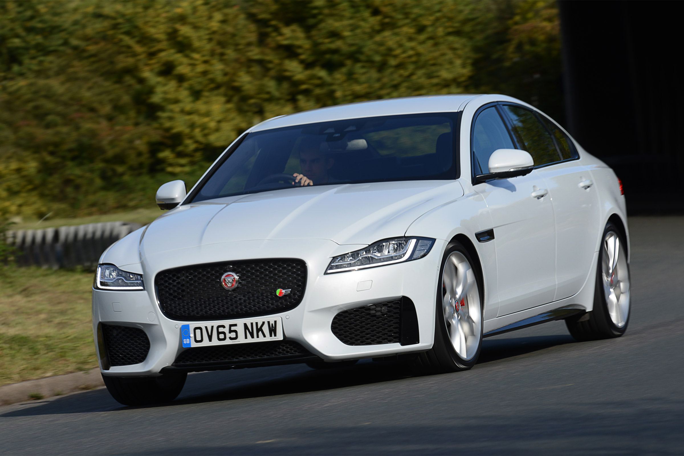 Jaguar Xf S 15 Review Auto Express