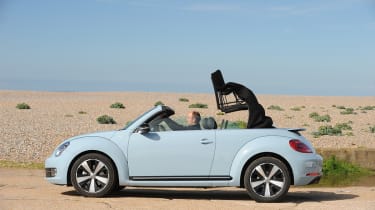 VW Beetle Cabriolet roof folding