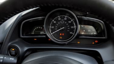 Mazda 2 - dials