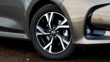 Toyota Yaris vs Renault Clio E-Tech - Toyota Yaris alloys 