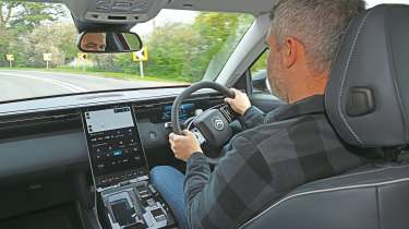 Citroen e-C5 Aircross - driving