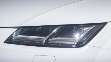 Audi TT Roadster 180 2016 - headlight