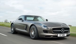 Mercedes SLS AMG GT front tracking