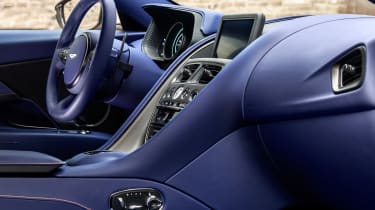 Aston Martin DB11 V8 - interior