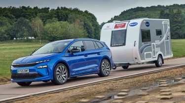Skoda Enyaq - caravan towing, passenger tracking