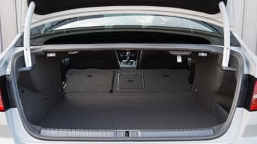 Volkswagen Passat GTE 2016 - boot seats down
