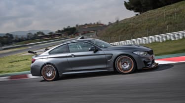 BMW M4 GTS - side tracking