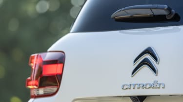 Citroen C5 Aircross Hybrid 136 - tail light and rear badge