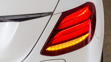 Mercedes E 350 e 2016 - tail light