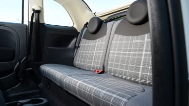 Fiat 500C 2016 - rear seats