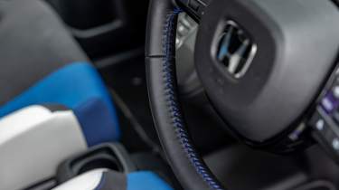 Honda Super-N - stitching
