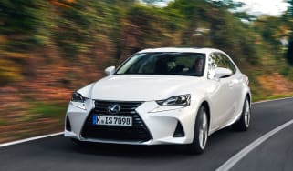 Lexus IS 2017 - front tracking