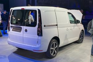 VW Caddy - white rear reveal