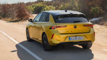 Vauxhall Astra facelift - rear tracking