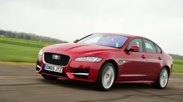 Jaguar XF 2016 - front tracking