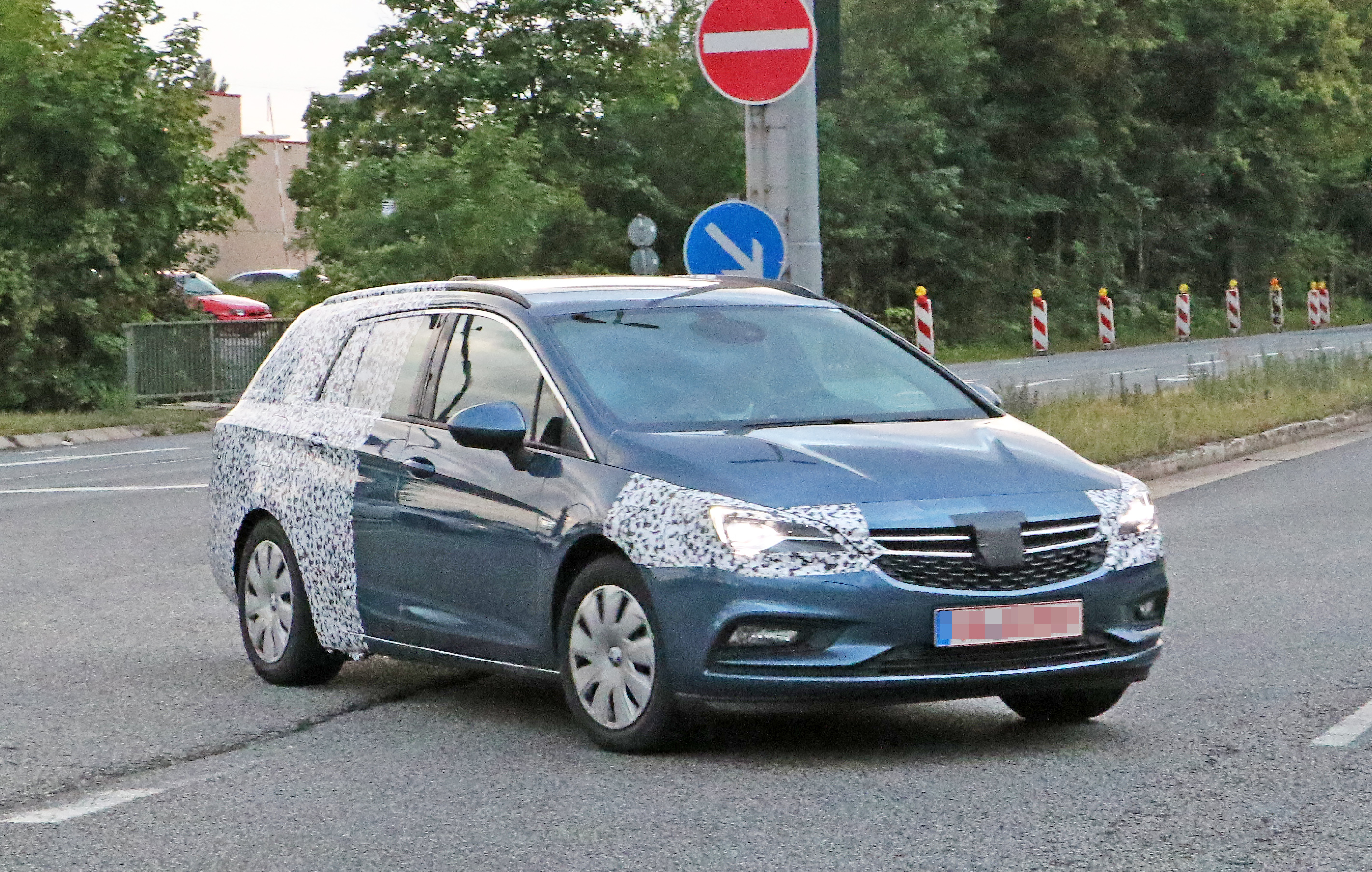 New 16 Vauxhall Astra Sports Tourer Full Details Auto Express