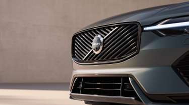 Volvo XC60 - front grille