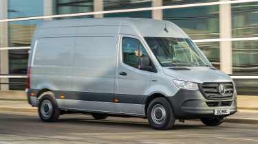 Mercedes Sprinter - front tracking