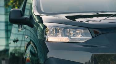 Fiat E-Scudo - headlight