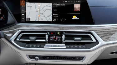 BMW X7 - screen
