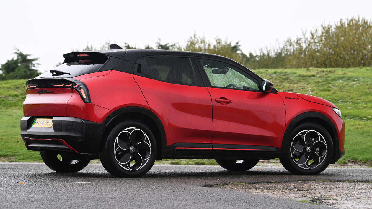 Alfa%20Romeo%20Junior%202025-9.jpg