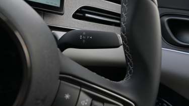 New BYD Seal 6 DM-i Touring - gear selector