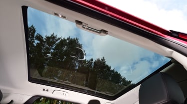 Land Rover Discovery Sport - panoramic sunroof