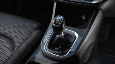 Hyundai i30 Fastback gear lever