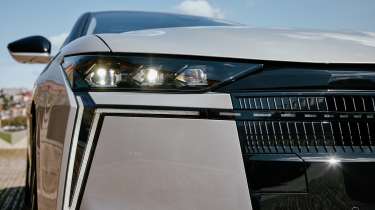 New DS No4 - front headlight