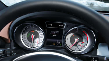 Mercedes CLA Mk1 - dials