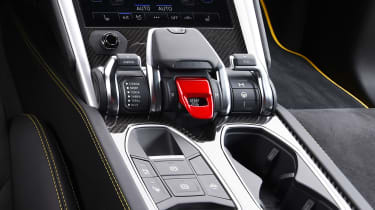 Lamborghini Urus - studio centre console