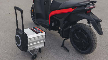 SEAT Mo - battery