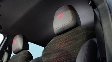 Alfa Romeo Tonale - front headrests