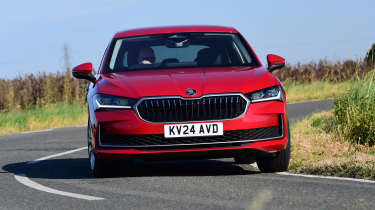 Skoda Superb - front cornering