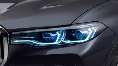 New BMW X7 studio shoot light