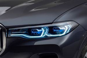 New BMW X7 studio shoot light