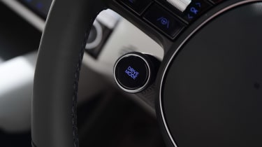 Hyundai Ioniq 6 - steering wheel button