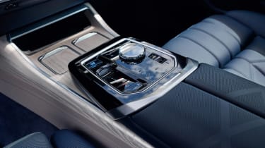 BMW i7 M70 xDrive - centre console
