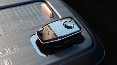 Nissan Ariya - gear selector